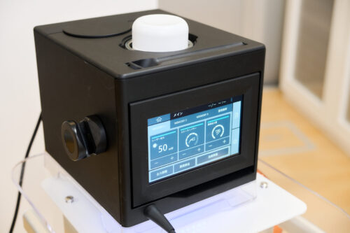 広川歯科医院で使用しているブルーラジカルP-01治療器